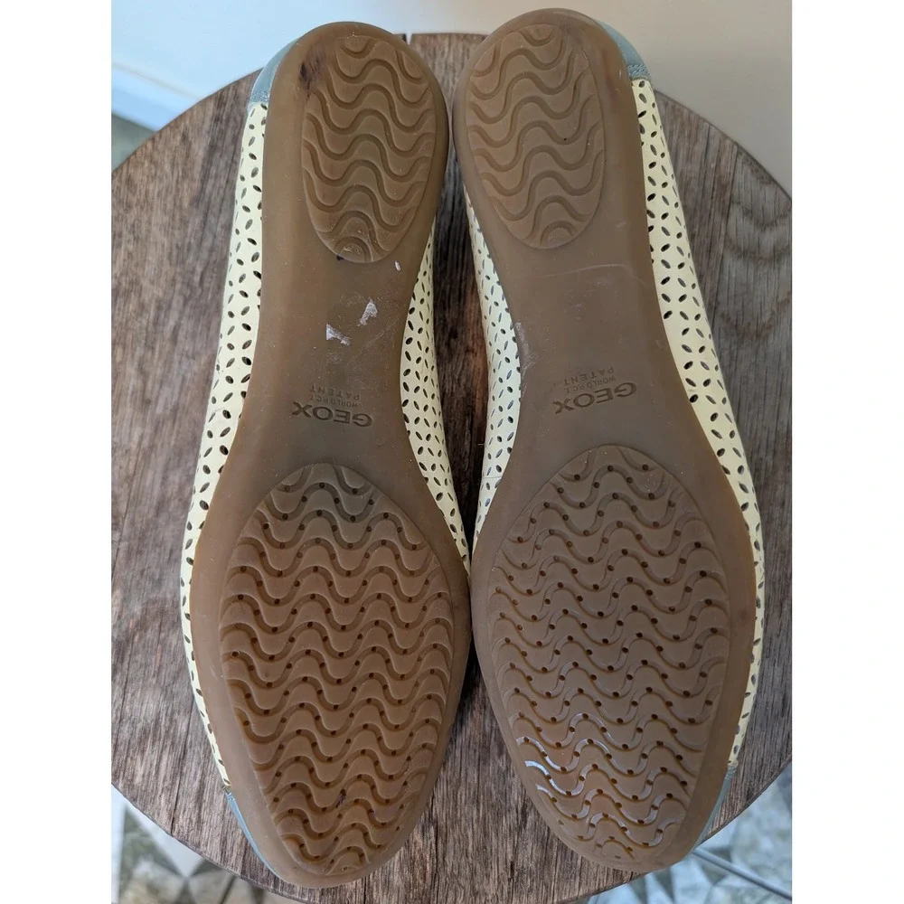 Geox Respira Perforated Ballet Flats Womens EU 38 US 7.5-8 Cream Gray Leather